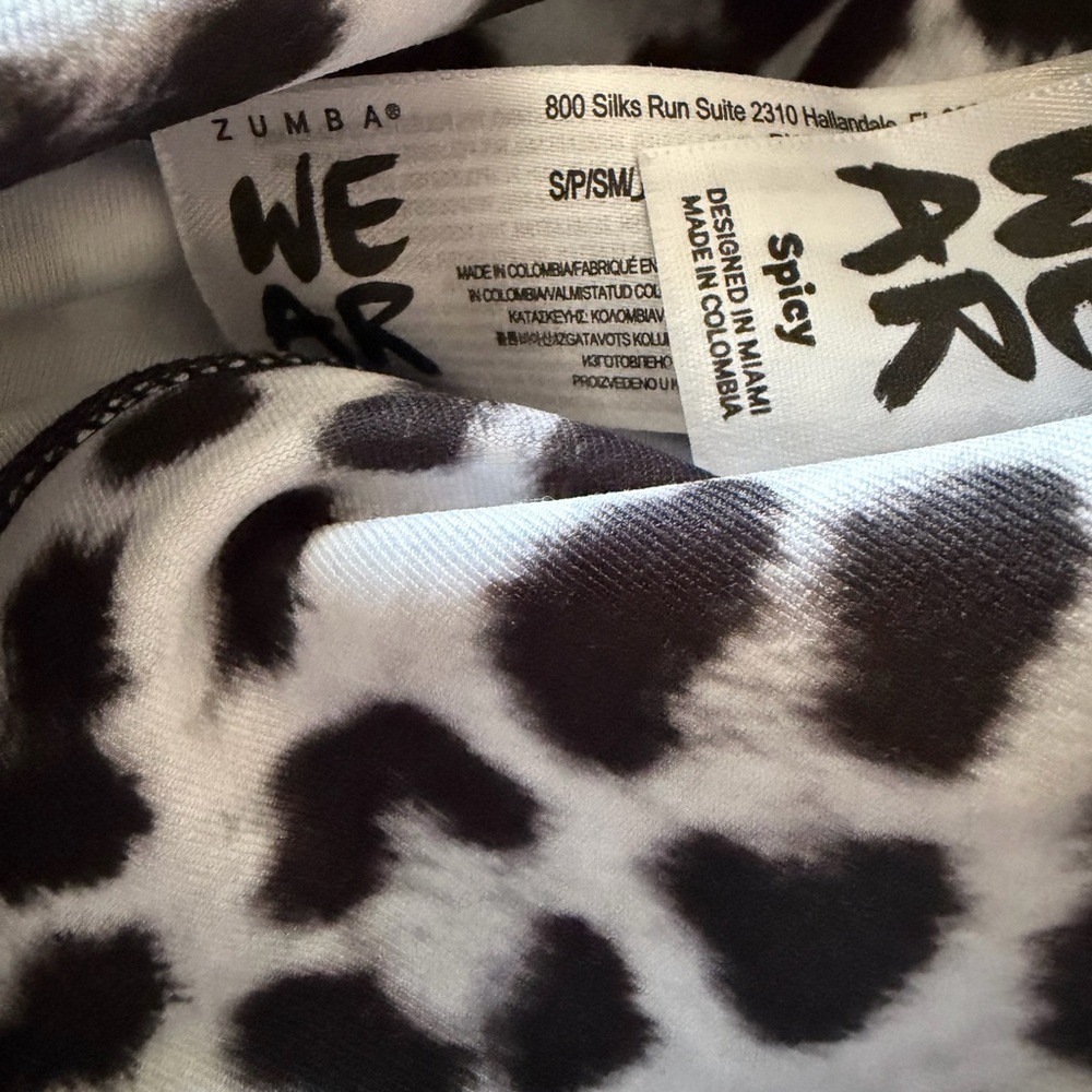 Zumba Fitness Black and White Leopard Print Leggings S NWOT - Picture 2 of 3
